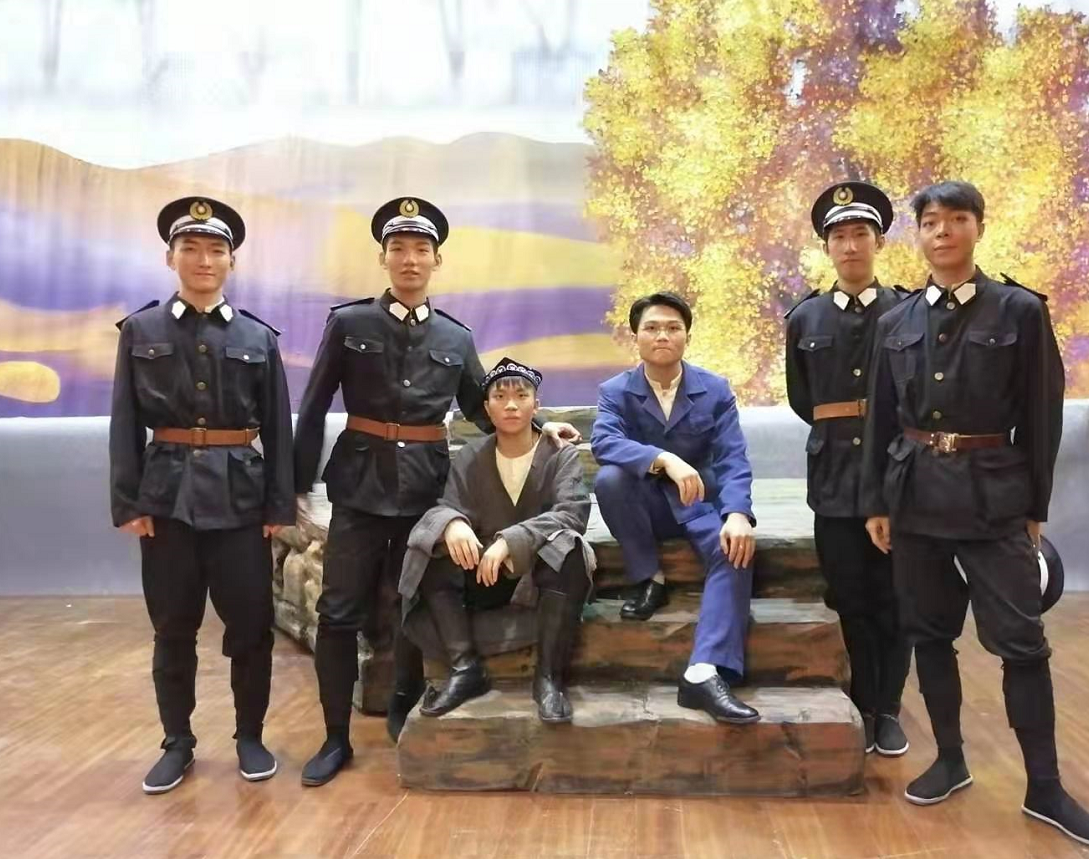 【灯塔工程】纺织材料与工程学院组织青马班学习感念林基路精神