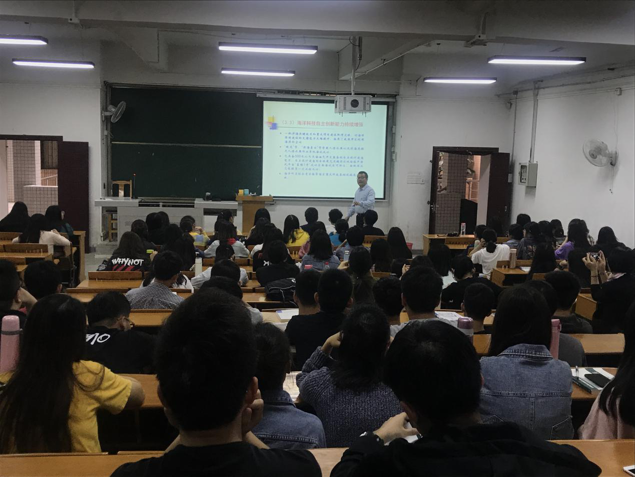 肖健华院长为2016级学生讲授思政课