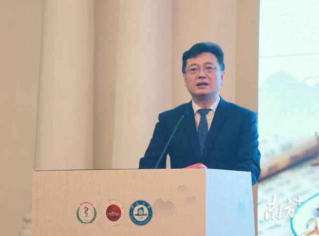 五邑大学党委书记栾天罡在开幕式上致辞发言。 五邑大学党委书记栾天罡在开幕式上致辞发言。