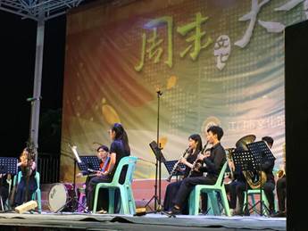 周末大舞台演出照(单簧管)