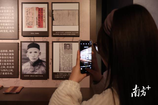 展览吸引年轻人前来参观。 展览吸引年轻人前来参观。