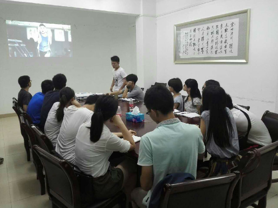 学生党支部开展“爱岗敬业”主题交流会