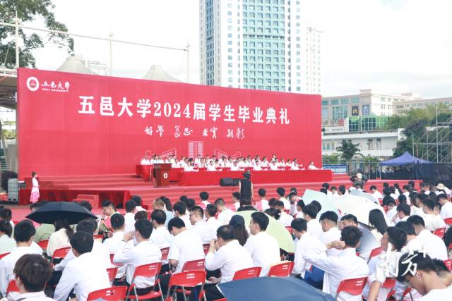 在五邑大学2024届毕业生中,有400余名同学踊跃报名西部计划、三支一扶。 在五邑大学2024届毕业生中,有400余名同学踊跃报名西部计划、三支一扶。