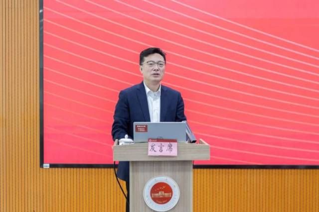 五邑大学党委书记栾天罡讲话。 五邑大学党委书记栾天罡讲话。