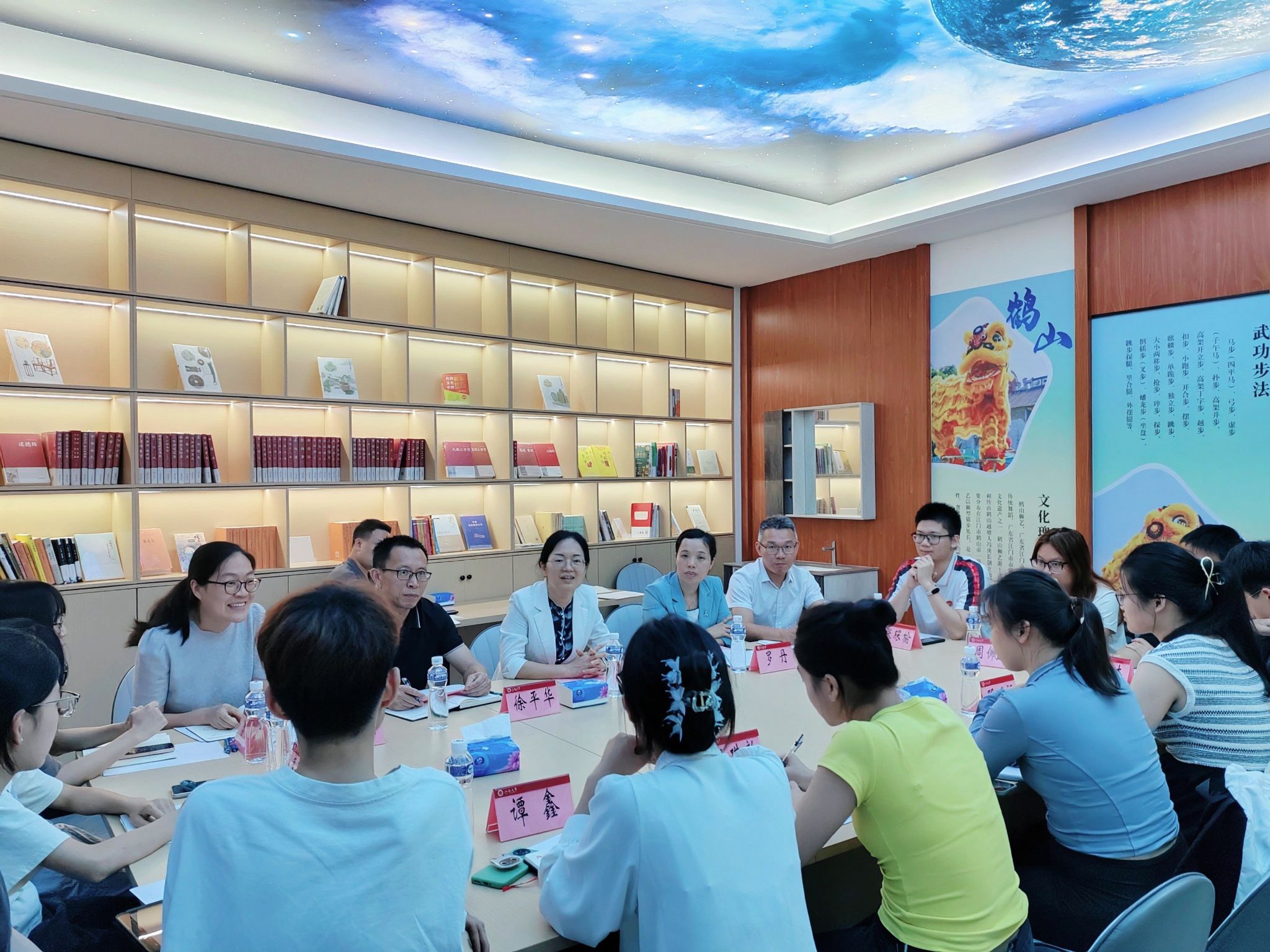校党委副书记李华走进“一站式”学生社区开展调研