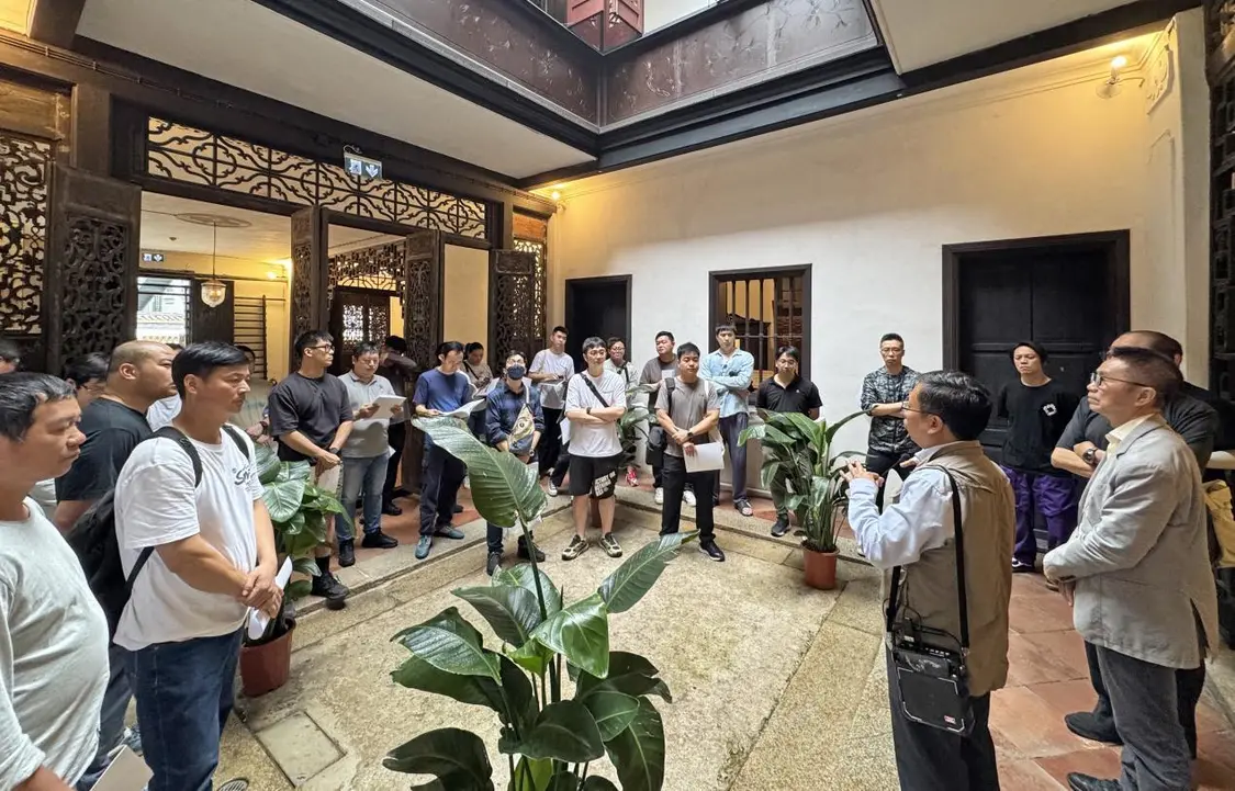 张万胜、麦瑞权给学员现场讲课