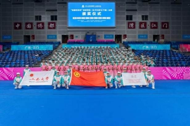 图片包含 水, 建筑, 播放器, 院子 AI 生成的内容可能不正确。 图片包含 水, 建筑, 播放器, 院子 AI 生成的内容可能不正确。