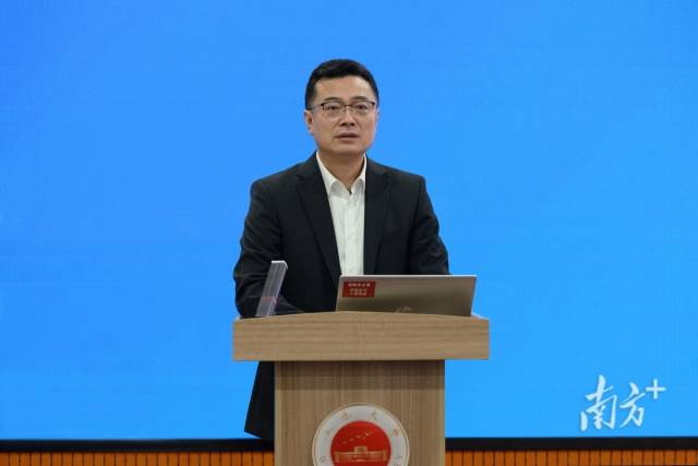 五邑大学党委书记栾天罡。