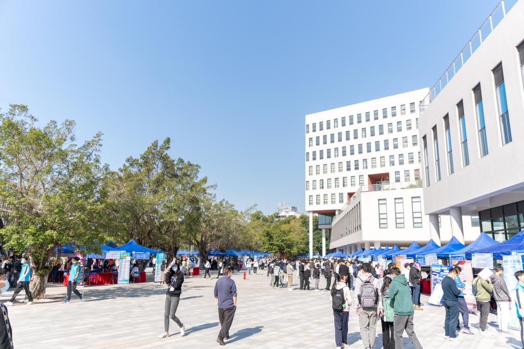 广东省2022届高校毕业生供需见面活动江门地区专场在五邑大学顺利举行