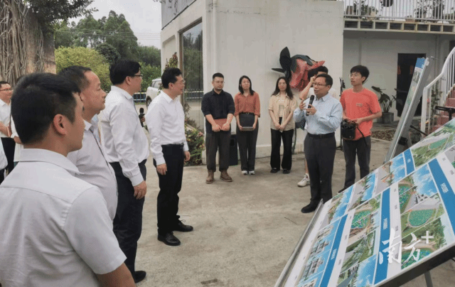 五邑大学“双百行动”项目团队介绍高质量发展示范村建设规划项目开展情况。 五邑大学“双百行动”项目团队介绍高质量发展示范村建设规划项目开展情况。