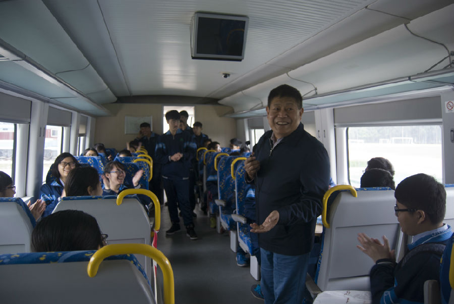 江门市培英高级中学师生参观轨道交通综合实训基地