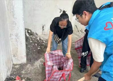 小孩们在地上 AI 生成的内容可能不正确。